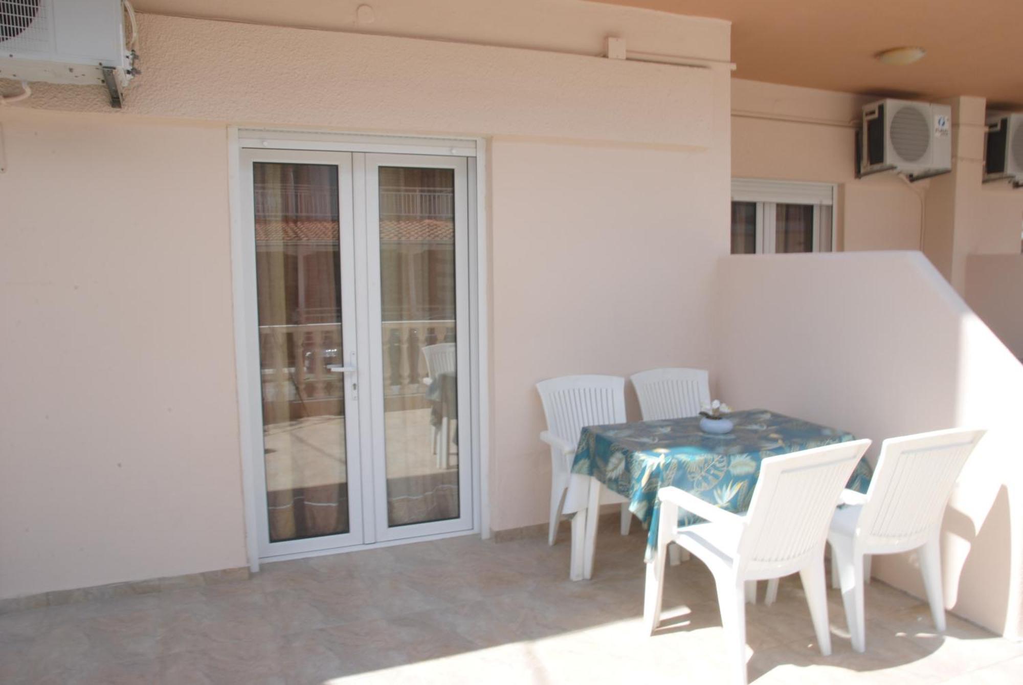 Light Blue Paralia Apartments Dış mekan fotoğraf